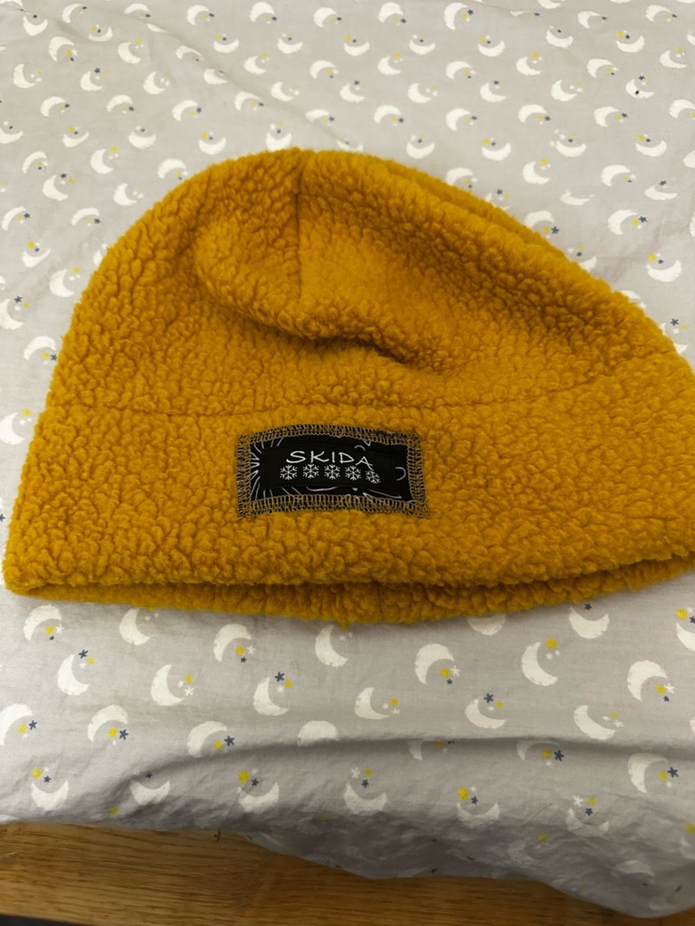 Mustard Sherpa Beanie skida